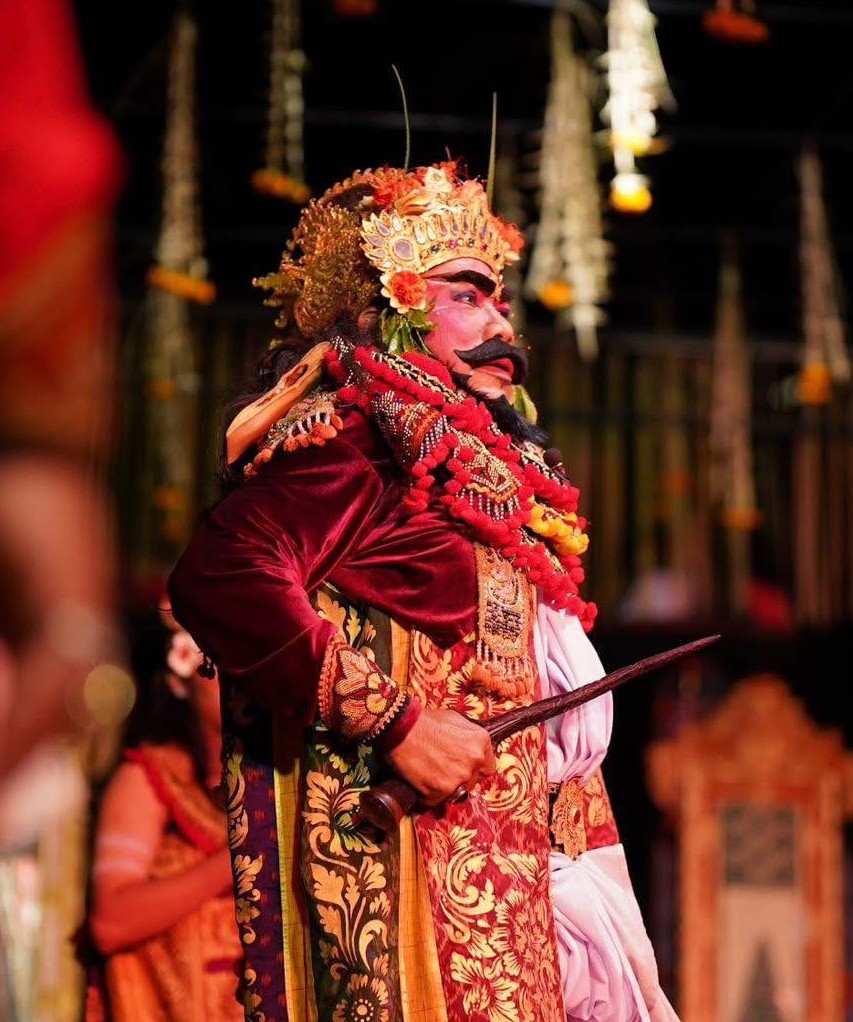 バリ島の奉納舞踊劇「チャロナラン」開催